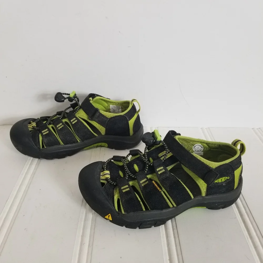 KEEN Newport H2 Sandals Boys 2 Waterproof Sport Hiking Closed Toe Black Lime